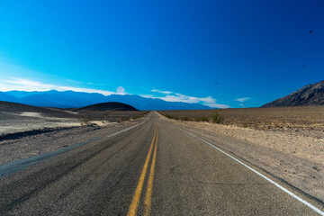 Fototapeta na wymiar Empty road through Mojave Desert