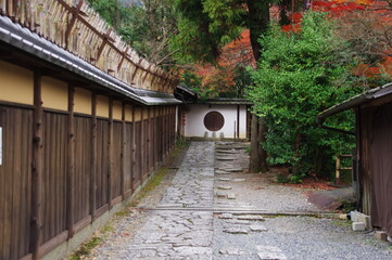 Fototapeta na wymiar 秋、京都の小路