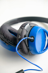 damaged headphone foam, peeling headphone foam skin. broken old headphones