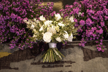 a bunch of white roses for a wedding
