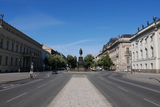 Unter den Linden in Berlin mit dem alten Fritz