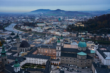 Fototapeta na wymiar Salzburg bei Dämmerung
