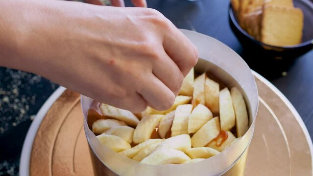 Banoffi cake, the cooking process. Cake without baking on shortbread dough. Banoffi, a cake with bananas, caramel and cream
