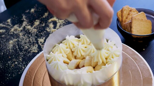 Banoffi cake, the cooking process. Cake without baking on shortbread dough. Banoffi, a cake with bananas, caramel and cream