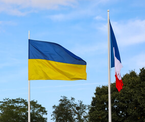 flags of Ukraine and France together during meeting