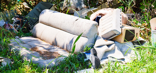 不法投棄　ゴミ　粗大ごみ　【 社会問題 の イメージ 】