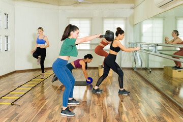 Profile of young women exercising with HIIT or cross training