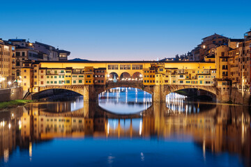 Obraz na płótnie Canvas Florence, Italy at the Ponte Vecchio Bridge crossing the Arno River