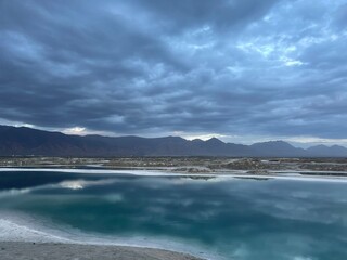 Fototapeta na wymiar Emerald lake, Qinghai 2021
