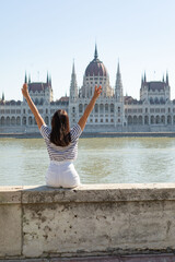 Fototapeta premium smiling woman portrait in front of Budapest parliament building