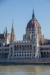 Fototapeta premium budapest parliament building at sunny day
