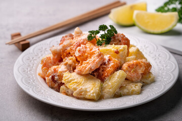 Delicious fried shrimp balls with pineapple and mayonnaise sauce.