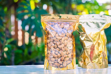 Ready-to-eat cashew nuts, beautifully packaged, organic food, nutritious food.