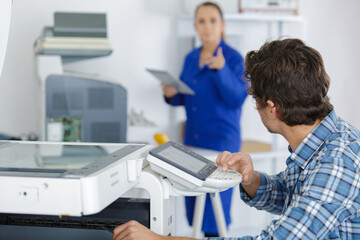 Obraz premium a technician fixing a printer