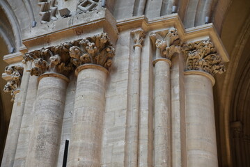 Chapiteaux de la cathédrale gothique de Bayeux. France