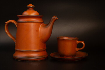 Tetera de barro y taza
