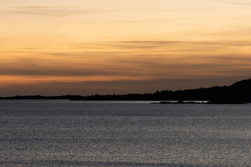 Naklejka premium Golden sunset by the coast.