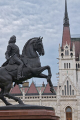 Estatua ecuestre de Francis II Rakoczi. Parlamento de Budapest