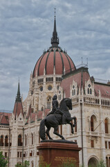 Estatua ecuestre de Francis II Rakoczi. Parlamento de Budapest
