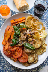 Parrillada de verdura en un plato