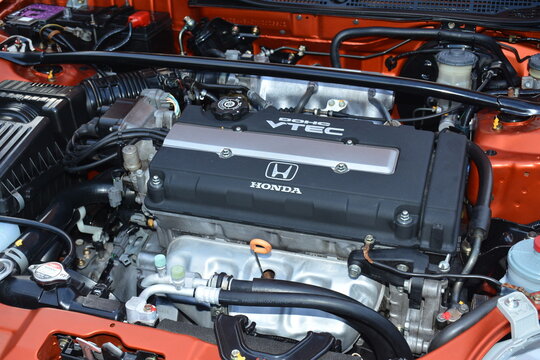Honda civic engine at Bumper to Bumper 16 car show in Pasay, Philippines