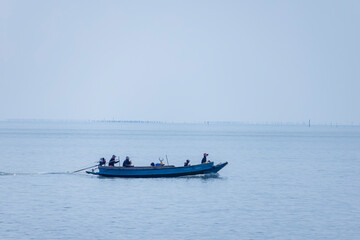 Obraz premium The local fishing boat on the sea