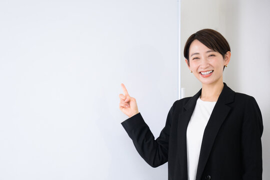 黒いスーツ姿の女性 の画像 15 869 件の Stock 写真 ベクターおよびビデオ Adobe Stock 黒いスーツ姿の女性 の画像 15 869 件の Stock 写真 ベクターおよびビデオ Adobe Stock