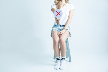 バツマークを持った女性　woman