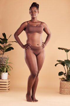 Full Figured Naked Black Lady