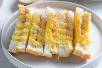 Flossy Pork Sandwich with Salad Dressing