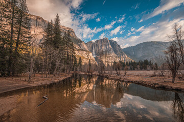 Fototapeta premium Yosemite Falls River