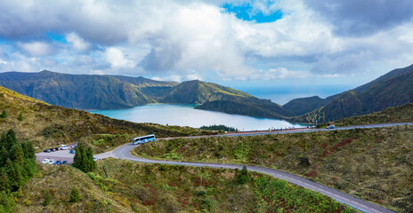 Blick vom Aussichtsplatz Miradouro do Pico da Barrosa zum Kratersee Lagoa do Fogo,Insel Sao Miguel, Azoren, Portugal, © sida