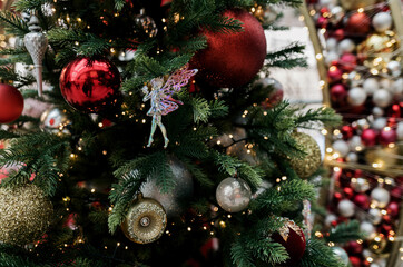 Obraz na płótnie Canvas traditional Christmas tree decoration
