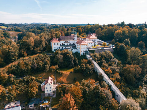 Germany, Bavaria, Passau, Aerial view of Paulinerkloster and Wallfahrtskirche Mariahilf in summer