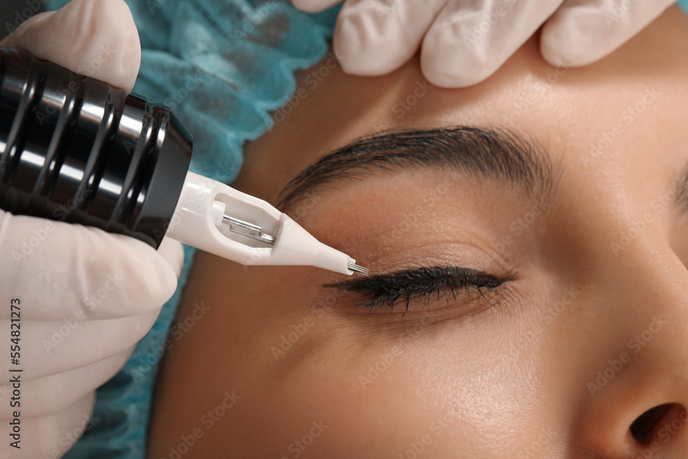 Poster Young woman undergoing procedure of permanent eyeliner makeup, closeup