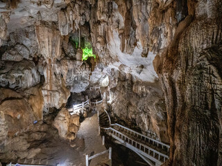 Höhle
