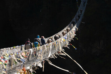 Suspension bridge over the Dudh Kosi, Everest Base Camp trek, Khumbu, Nepal - obrazy, fototapety, plakaty