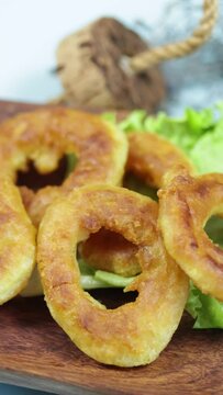 calamars &agrave; la romaine dans un plat