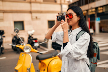 Fototapeta na wymiar Asian female tourist student on city streets