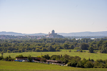 Fototapeta na wymiar Esztergom / Ostrihom skyline behind a field