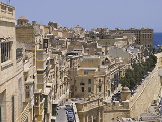 Fototapeta premium Old town in Valletta, Malta with a bird's eye view of historical Victoria gate