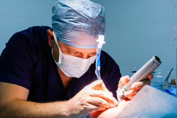 Anesthesiologist performs tracheal intubation for patient - 554909601