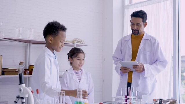 4K, Two schoolchildren, walk teacher, Raise flask teacher, chemistry experiments in science class, Checking the correctness, the teacher nodded head satisfied with was able , raised his hand students.