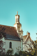 Obraz premium front view, medium distance of a gilded age, 1500's building, textured, cold and gray, against a late afternoon, autumn, blue sky