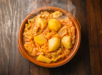 Repollo estofado con patatas