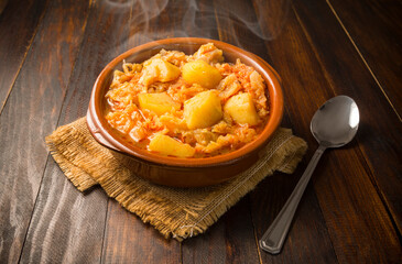 Repollo estofado con patatas