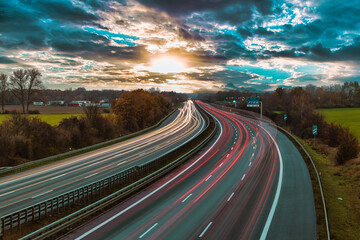 Langzeitbelichtung - Autobahn - Strasse - Traffic - Travel - Background - Line - Ecology - Highway - Night Traffic - Long Exposure - Cars Speeding - Lights - Sunset - High quality photo