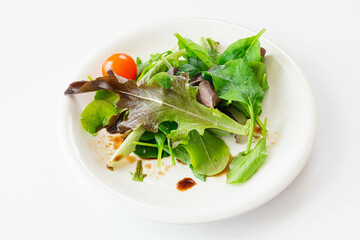 バルサミコ酢をかけたリーフレタス