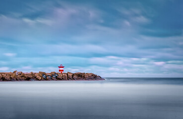 K&uuml;ste mit Hafenlichtturm 