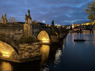 Karlsbrücke am Abend